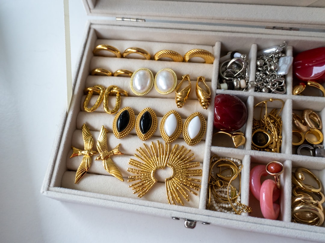 Photo necklace storage