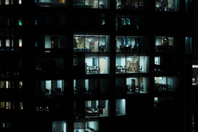 Cum îți înregistrezi un SRL în România: pașii esențiali